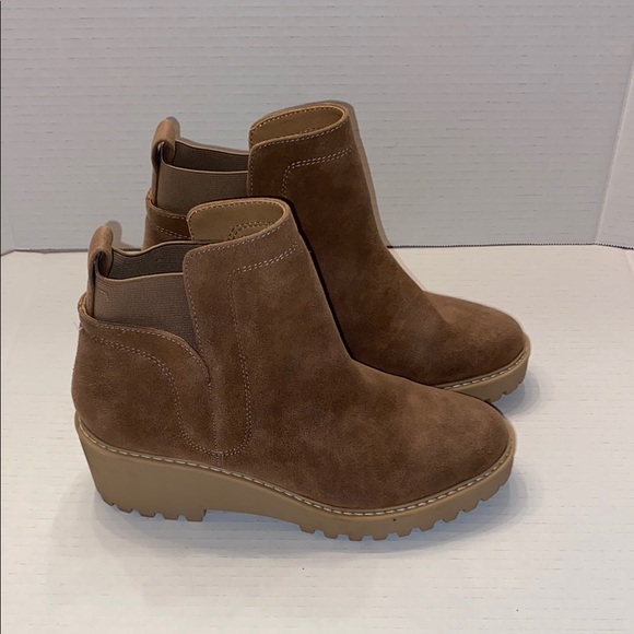 Huey H2O Boots Dolce Vita, Brown Suede Ankle Boots - Picture 2 of 11